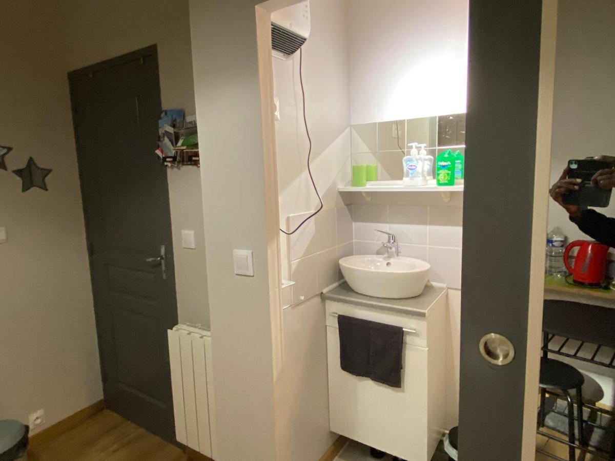 Sympathique Logement En Rez-De-Chausse, De 21M 2 بوفيه المظهر الخارجي الصورة